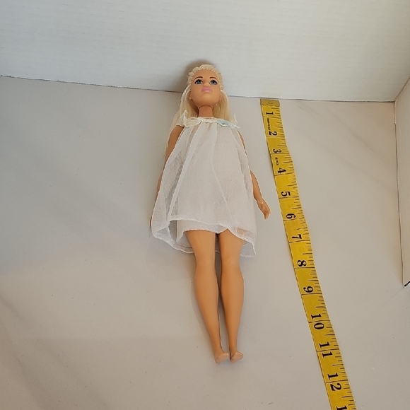 Barbie Curvy Doll - Picture 8 of 8